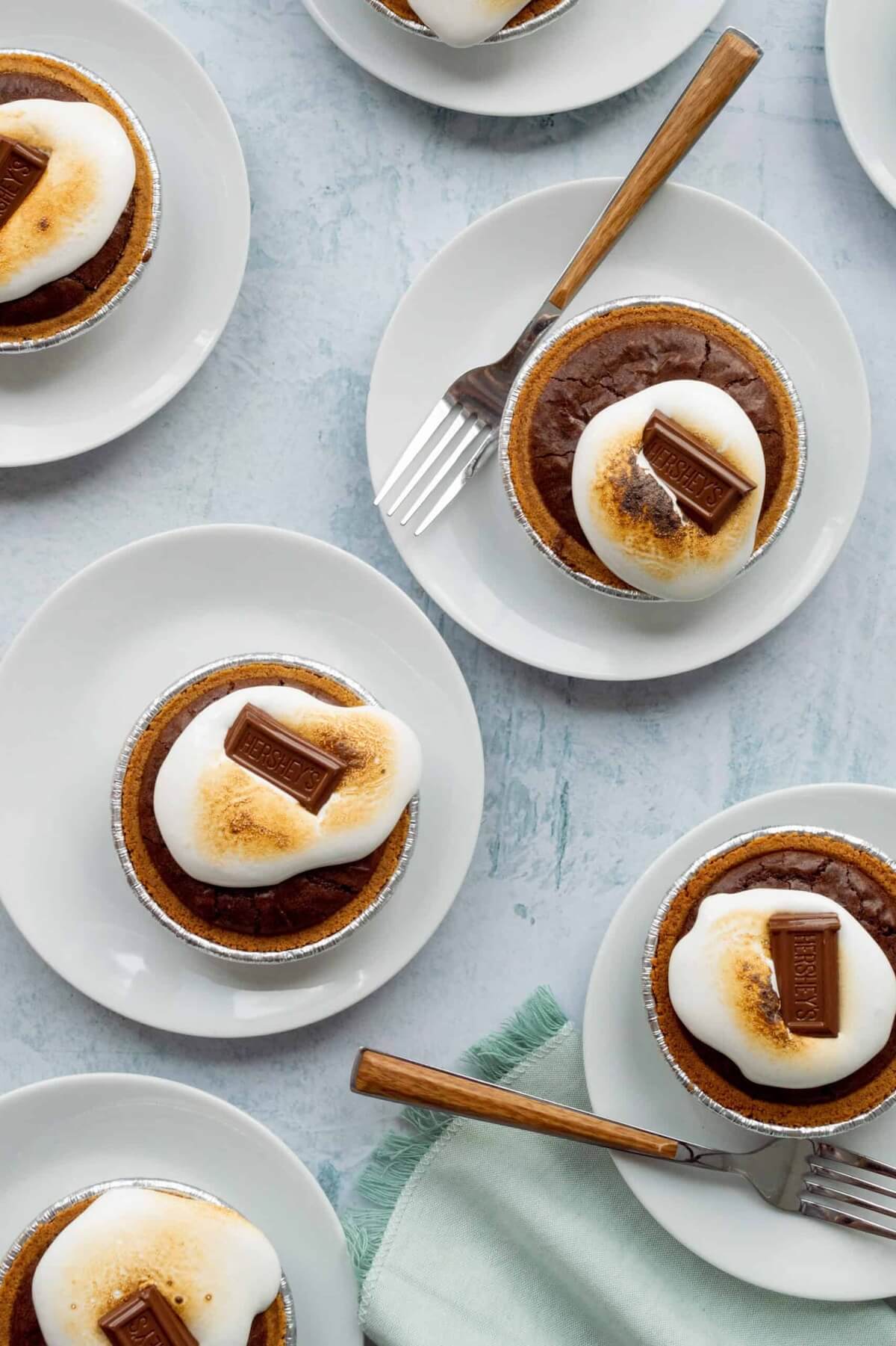 mini smores pies.